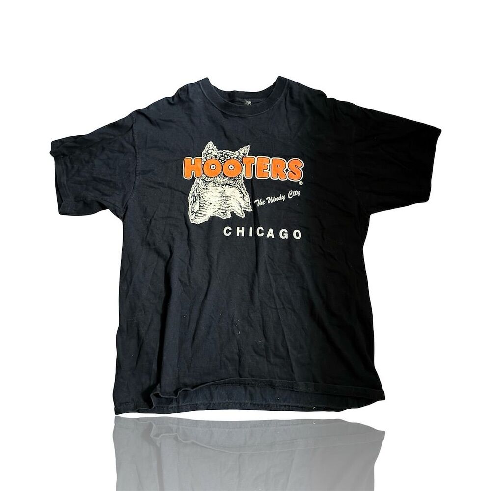 Vintage Hooters Chicago Men's Black T-Shirt L Retro Graphic Owl Logo